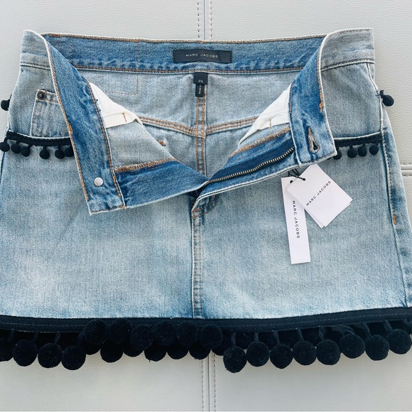 NWT MARC JACOBS
Pompom-embellished Blue Jean Denim Mini Skirt EU Size 25 Indigo - Picture 4 of 13